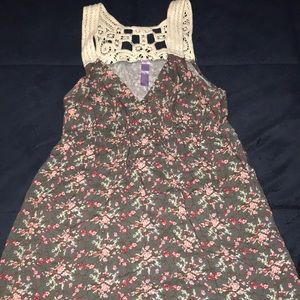 Pretty v-neck tang top